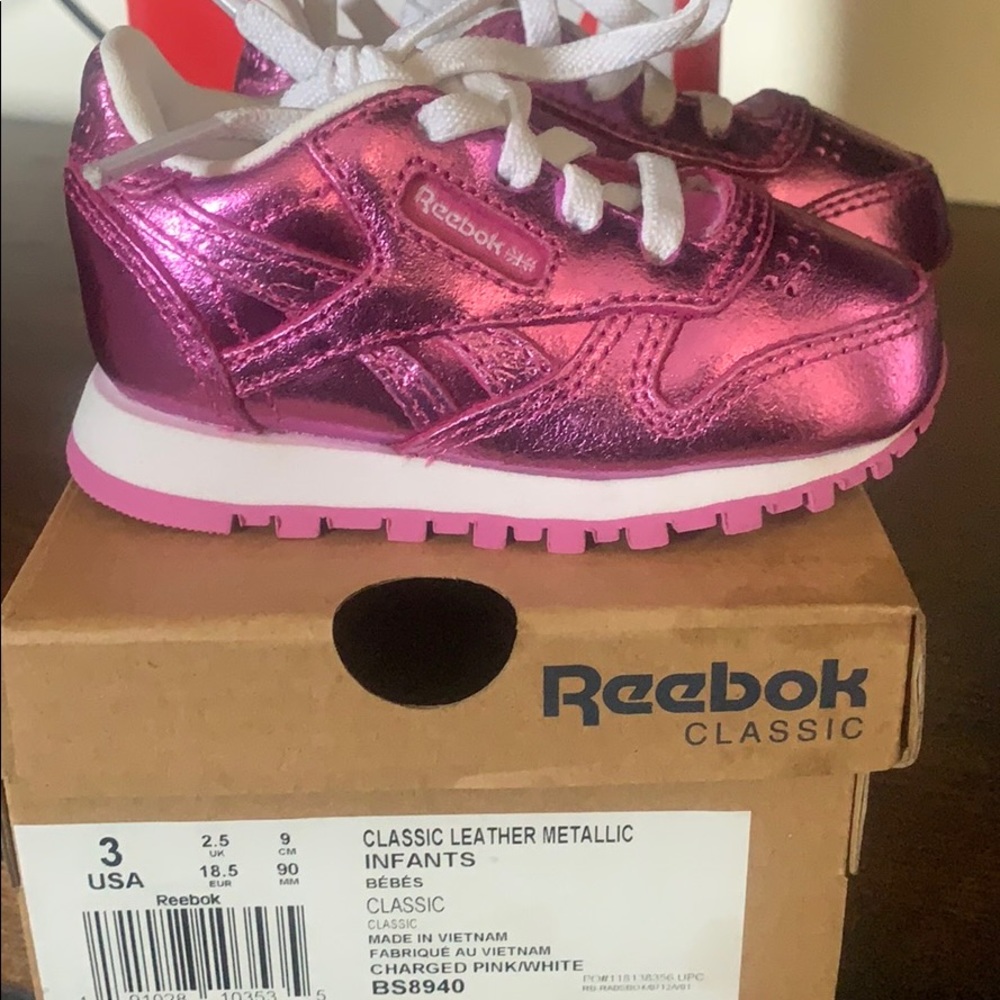 Reebok - Picture 3 of 6
